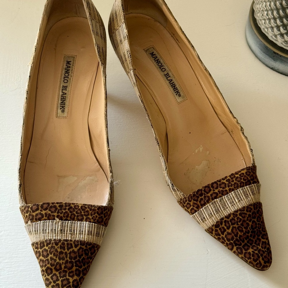 Manolo Blahnik Leopard Print Fabric Kitten Heels. Size 39.5